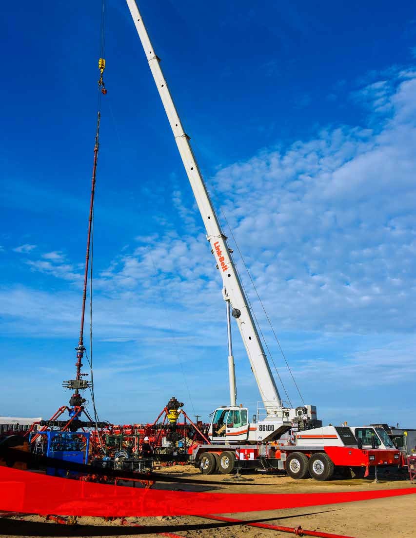 Link-Belt HTT-86100 truck terrain crane on a jobsite