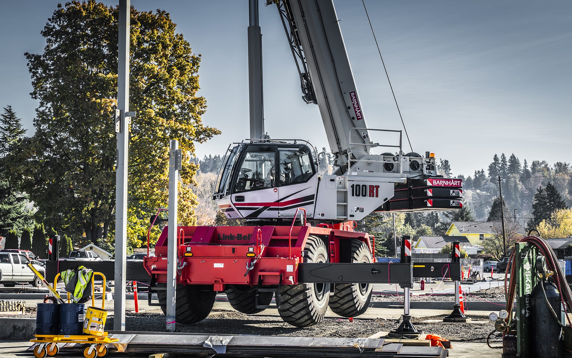 Link-Belt 100|RT rough terrain crane on a jobsite
