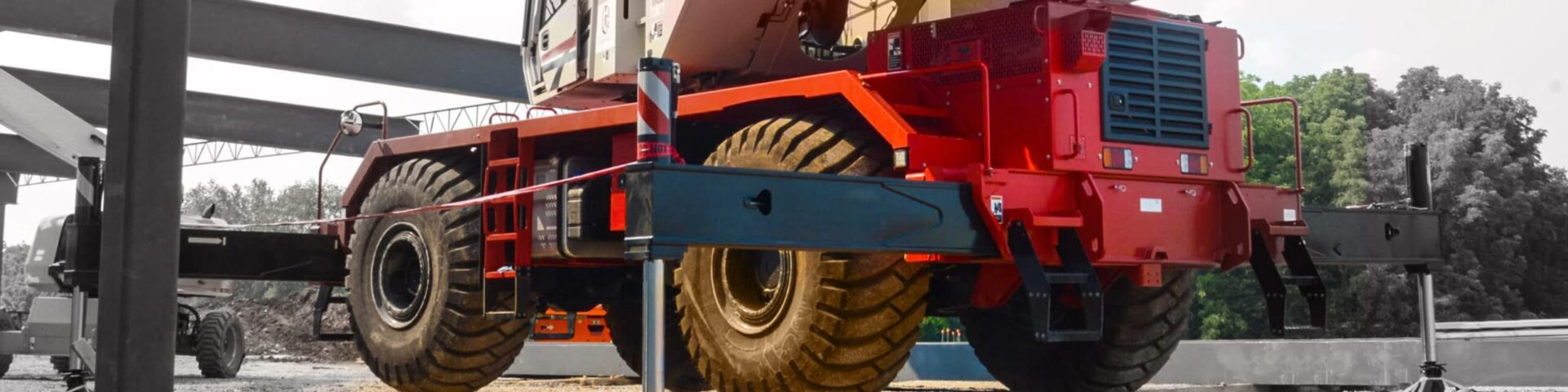 Link-Belt 120|RT rough terrain crane on a jobsite