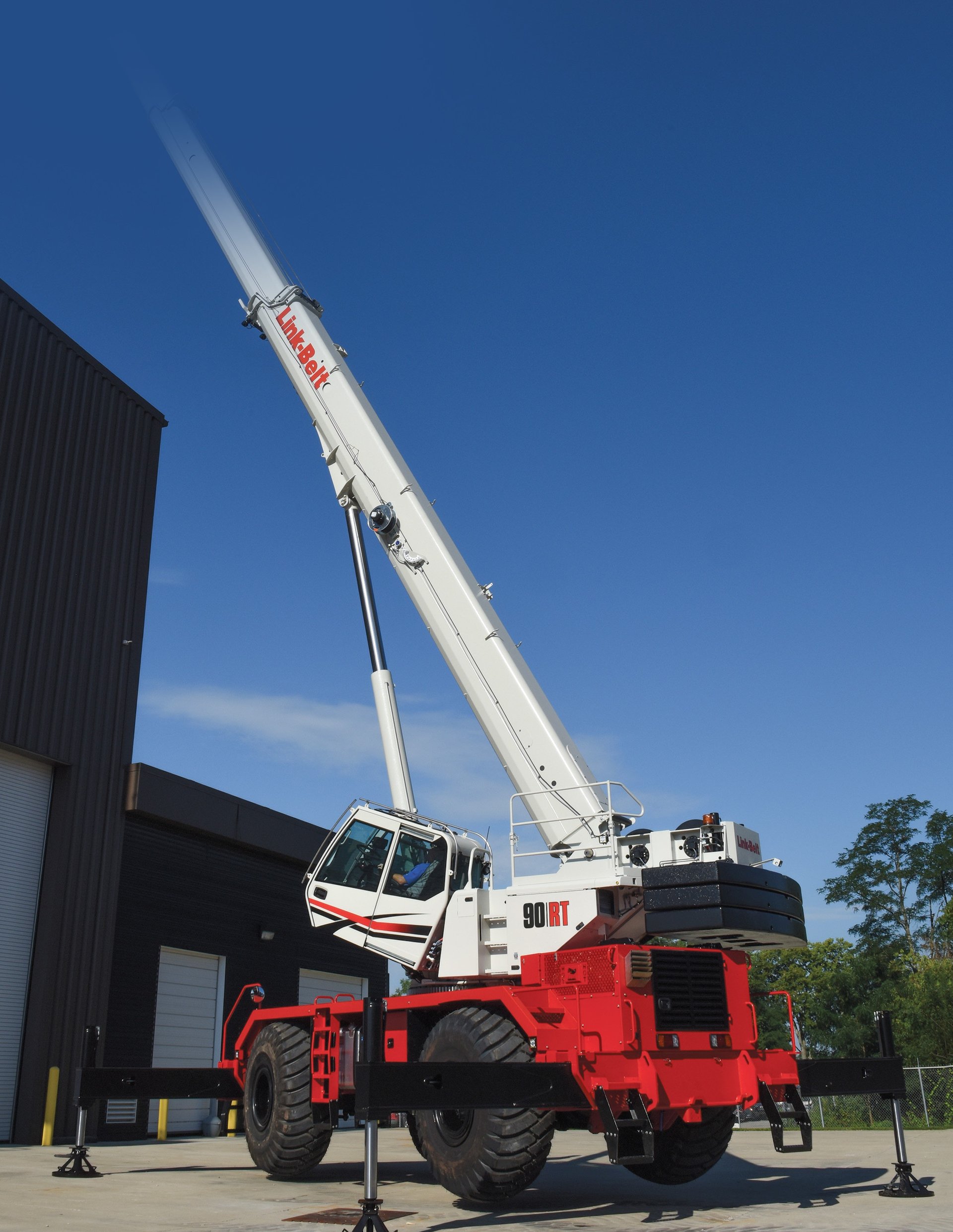 Link-Belt 90|RT rough terrain crane on a jobsite